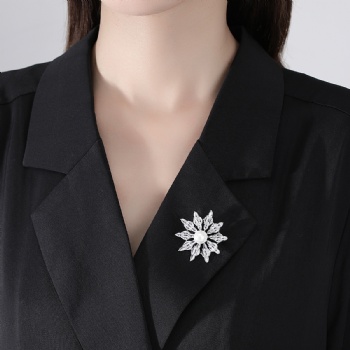 Cubic Zircon Brooch BR040