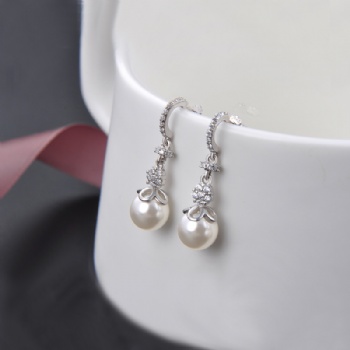 Sterling-silver-pearl-earrings-SE141