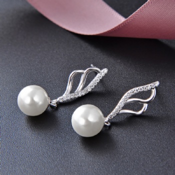 Sterling-silver-pearl-earrings-SE146