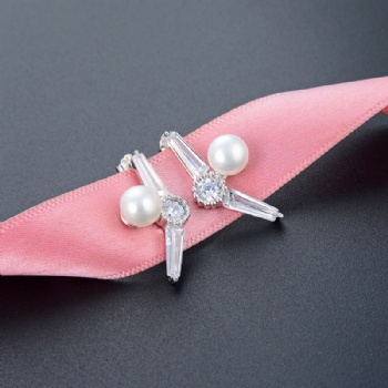 Sterling-silver-pearl-earrings-SE149