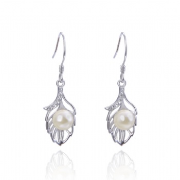 Sterling-silver-pearl-earrings-SE150